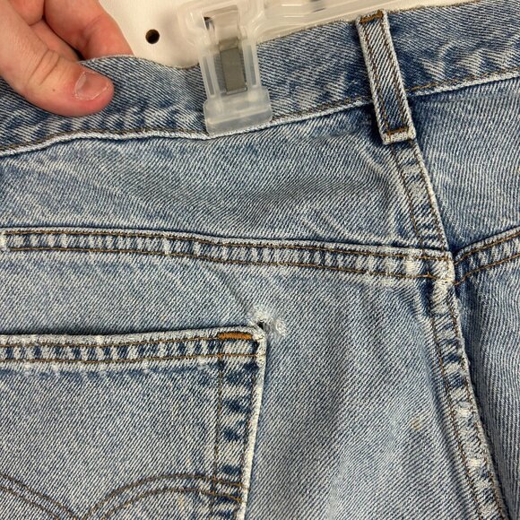 Levi's 550 Vintage Blue Jean Shorts Jort Sz 36 Relaxed Fit Distressed Light Wash - Picture 4 of 9